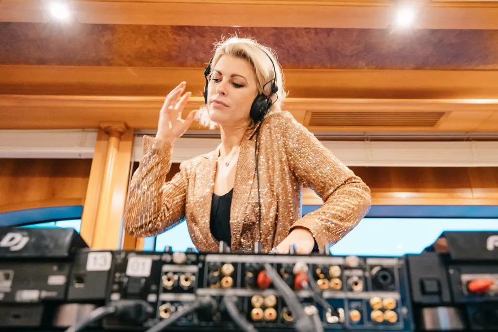 How to Identify the Best Corporate Event DJ for Your Event